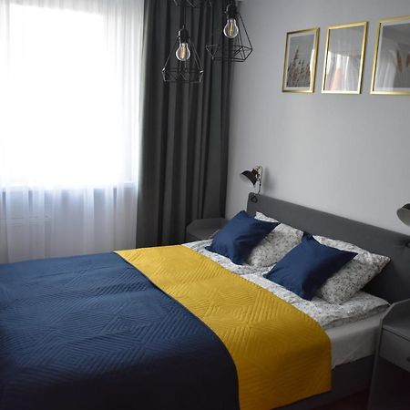 Apartament W Centrum Przy Parku Na Wyspie Piła Dış mekan fotoğraf